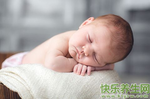 新生儿睡觉不踏实 宝宝睡觉总是抽搐怎么办