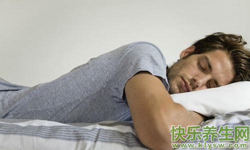 睡前的这些小习惯影响你的睡眠质量，第一个让你越睡越胖