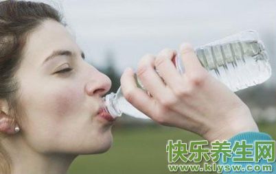 12种错误的喝水方法 你犯了吗？