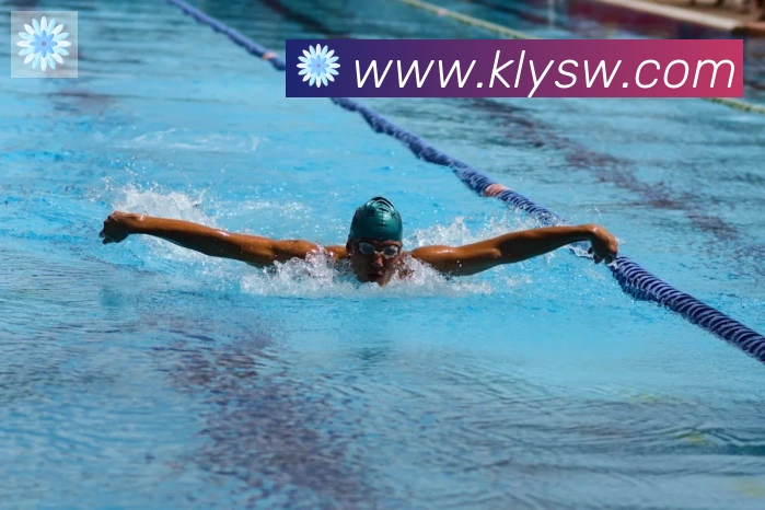 年仅20岁的CBA足球球员成队内新希望